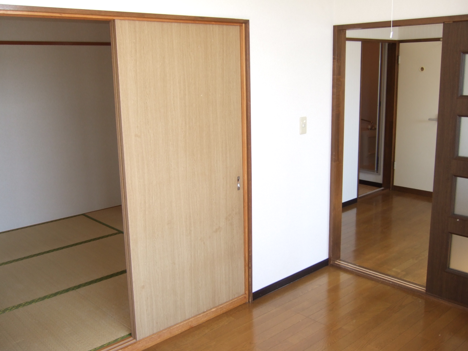 Other room space. Has led Western and Japanese-style room