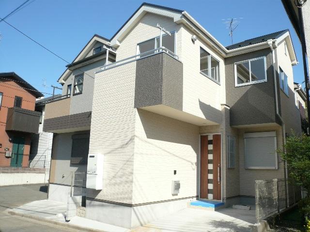 Local appearance photo. Selling local Building B