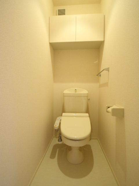 Toilet.  ◆ Bidet ◆