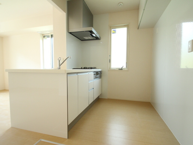 Kitchen.  ◆ Counter kitchen (gas three-necked type) ◆