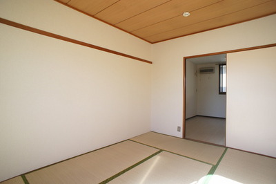 Living and room. It is a Japanese-style room with plenty of sun enters. Plenty of storage