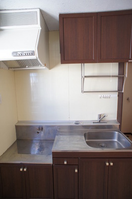 Kitchen. Since the 2-neck type of gas stove that can be installed will be dishes Hakadori