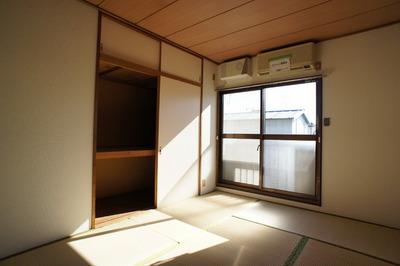 Living and room. It is a Japanese-style room with plenty of sun enters. Plenty of storage