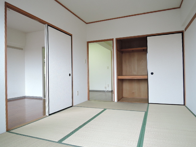 Living and room. Japanese-style room Receipt