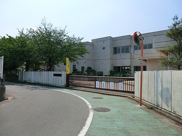 Primary school. 320m until Nakahara elementary school