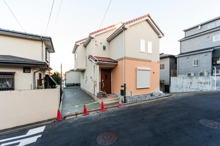 Local photos, including front road. Local (12 May 2013) Shooting