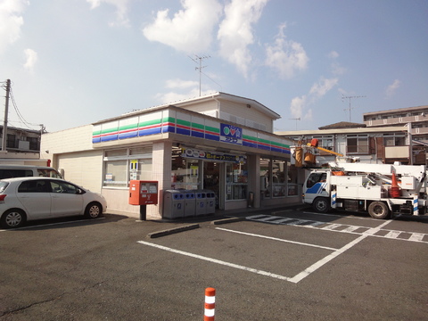 Convenience store. Three F Zama Sagamigaoka store up (convenience store) 450m