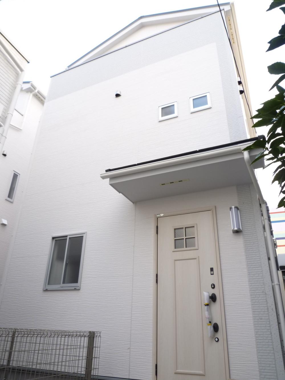 Local appearance photo. Selling local Building 2