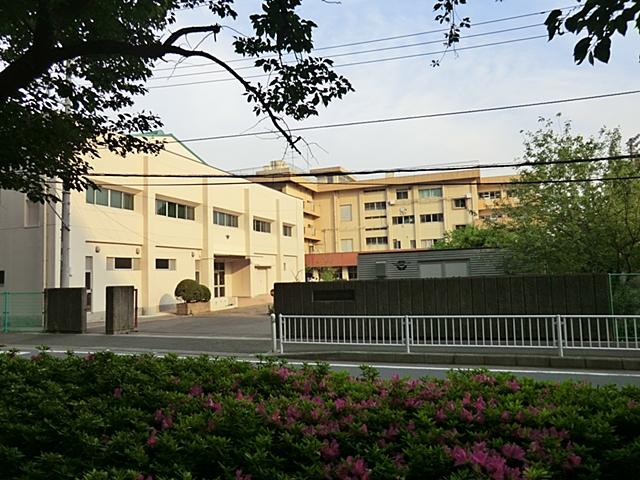 Junior high school. Since it can attend school in a safe way up to 1200m junior high school until junior high school Sagami, It is also safe for children ☆