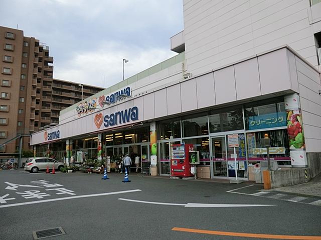Supermarket. Shopping is also convenient because it can go the distance can walk up to 800m super to super Sanwa ☆