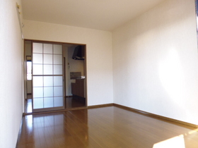 Living and room. Western-style 6 Pledge