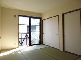 Living and room. Japanese-style room 6 quires With closet