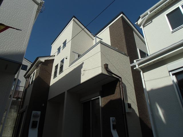 Local appearance photo. Local (12 May 2013) Shooting