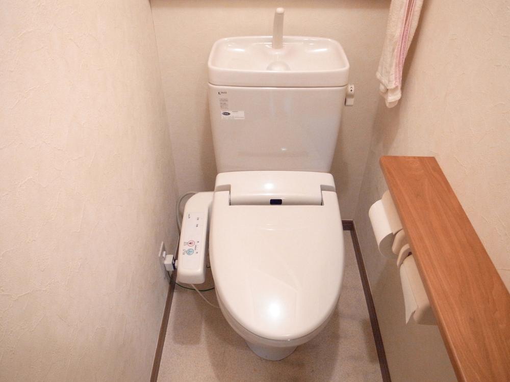 Toilet.  ☆ It is with a bidet ☆ 