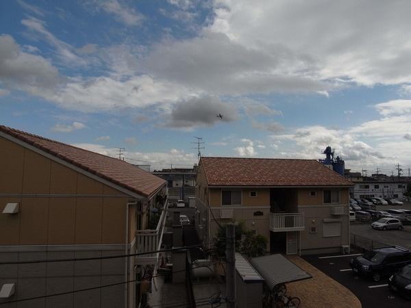 View photos from the dwelling unit. View from the site (October 2013) Shooting