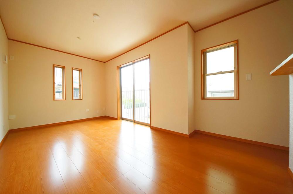 Living. Indoor (July 2013) Shooting, Windows are many bright living. 