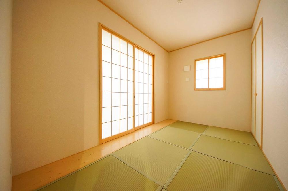 Non-living room. Indoor (July 2013) Shooting, The first floor Japanese-style room of relaxation of space. 