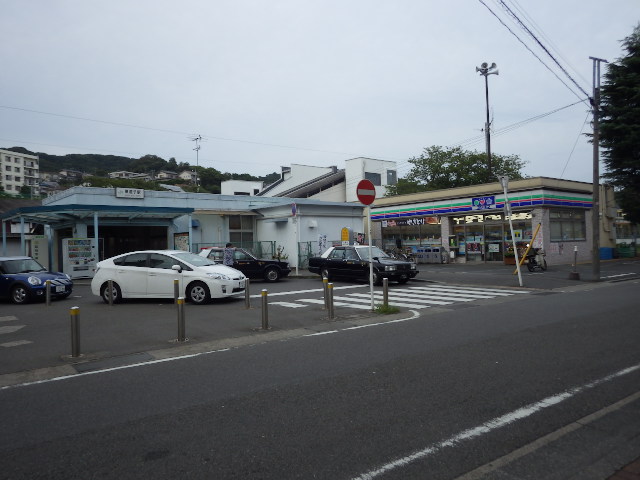 Convenience store. Three F east Zushi Station store up (convenience store) 133m