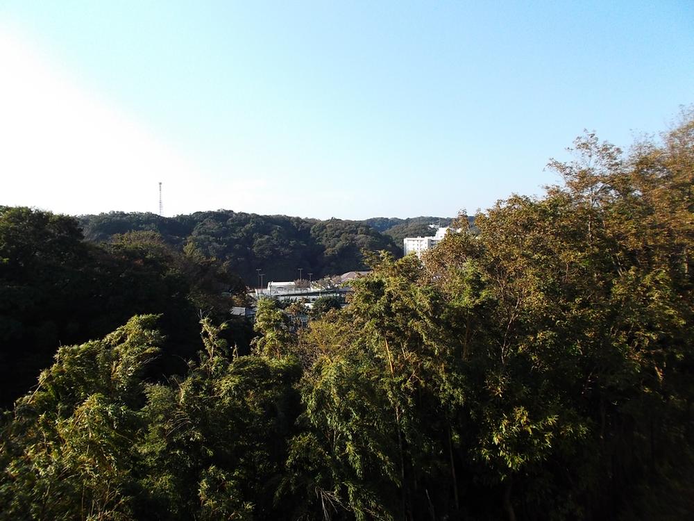 View photos from the dwelling unit. View from the site (November 2013) Shooting