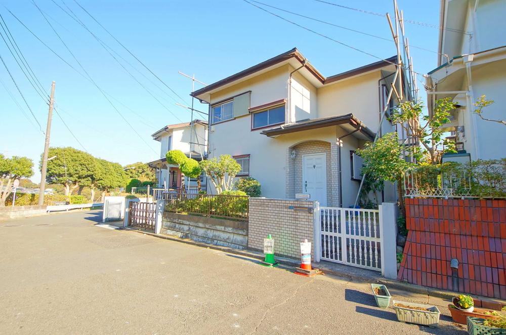 Local photos, including front road. Local (11 May 2013) Shooting, It is a quiet residential area. (With local is Furuya)