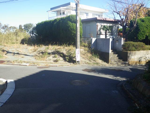 Local photos, including front road. East side ・ South 4m are both on public roads. 