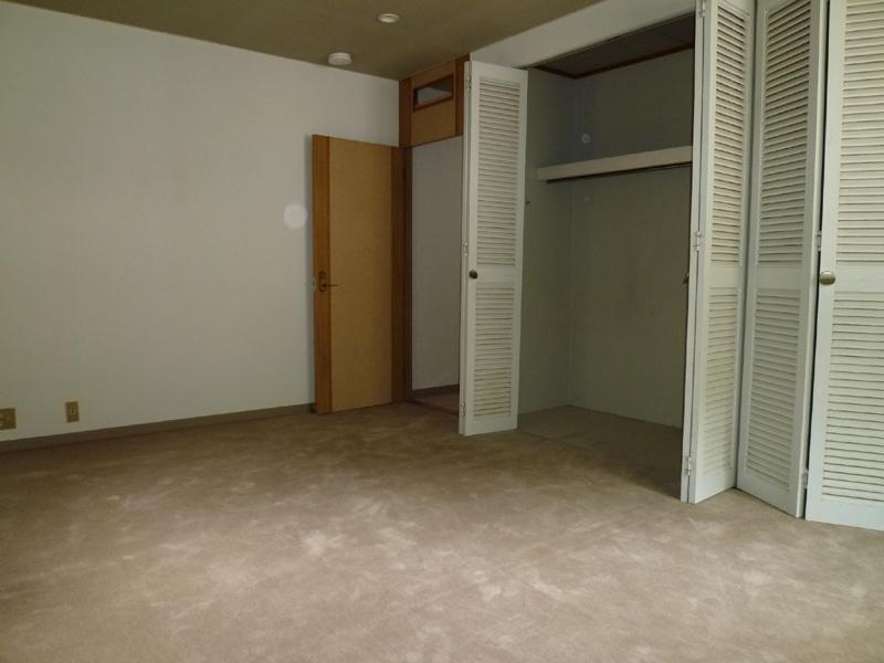 Non-living room. Second floor 6.75 Pledge Western-style