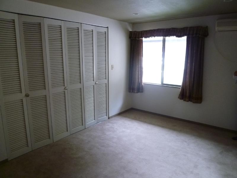 Non-living room. Second floor 6.75 Pledge Western-style