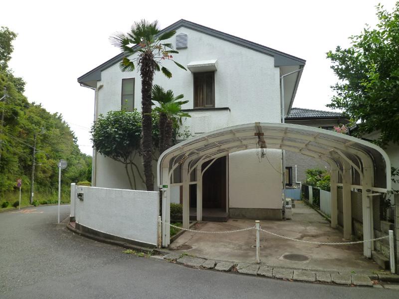 Local photos, including front road. appearance