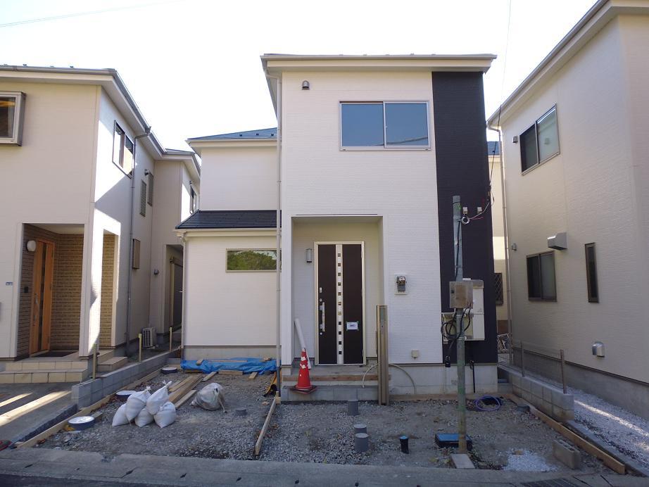 Local appearance photo. Local (11 May 2013) Shooting