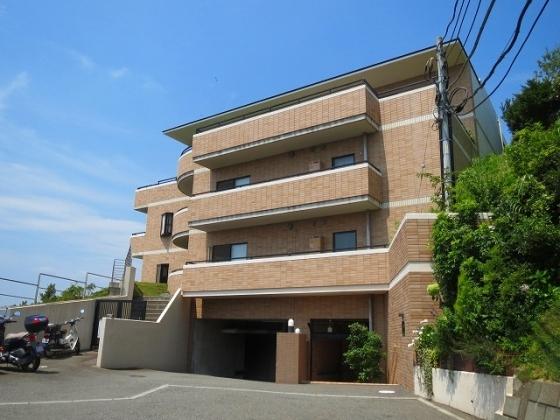 Local appearance photo. 2001 Built. Pets welcome breeding