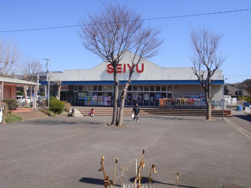 Supermarket. Seiyu to store 340m