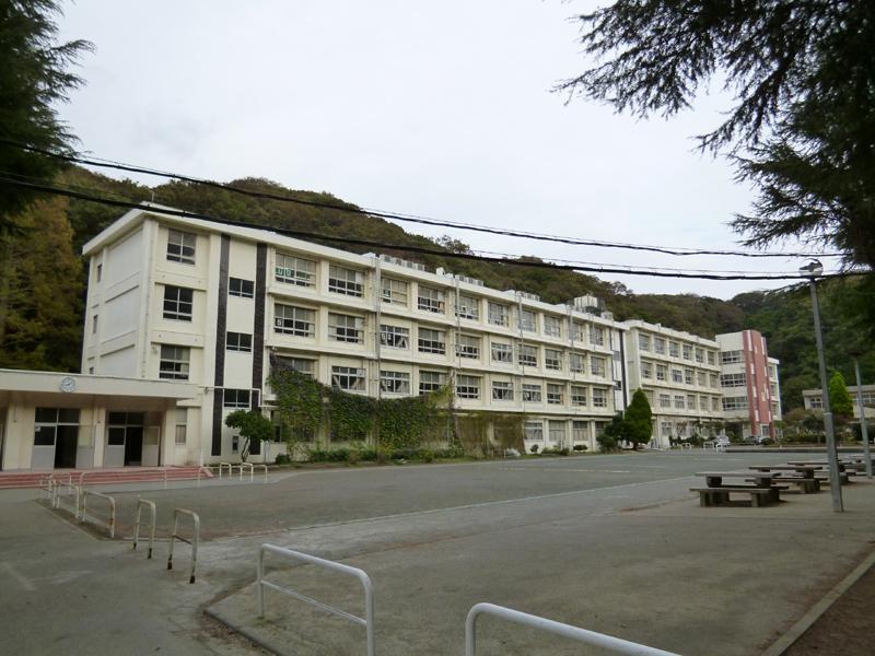 Junior high school. Zushi 750m until junior high school