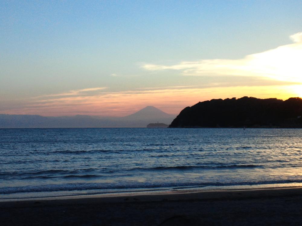 Streets around. Zushi to the coast 1500m Enoshima ・ Zushi coast that can be overlooking the Mount Fuji. Walk you can enjoy. 