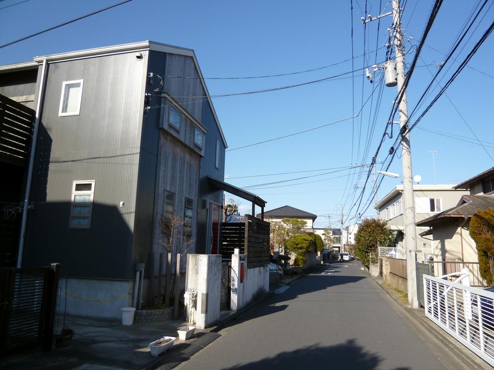 Local photos, including front road. Front road is about public roads 4.5m. Because the southeast side of the road, Good per yang.
