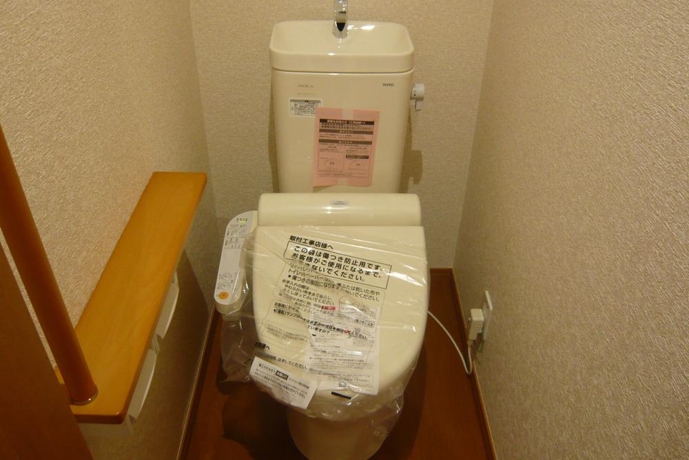 Toilet. Indoor (10 May 2013) Shooting