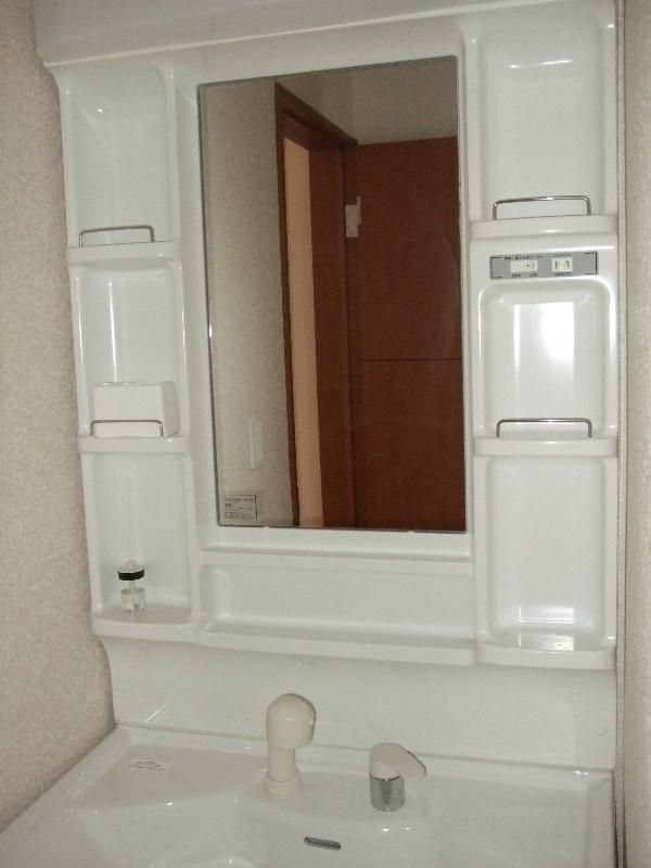 Wash basin, toilet. Washstand is a picture. 