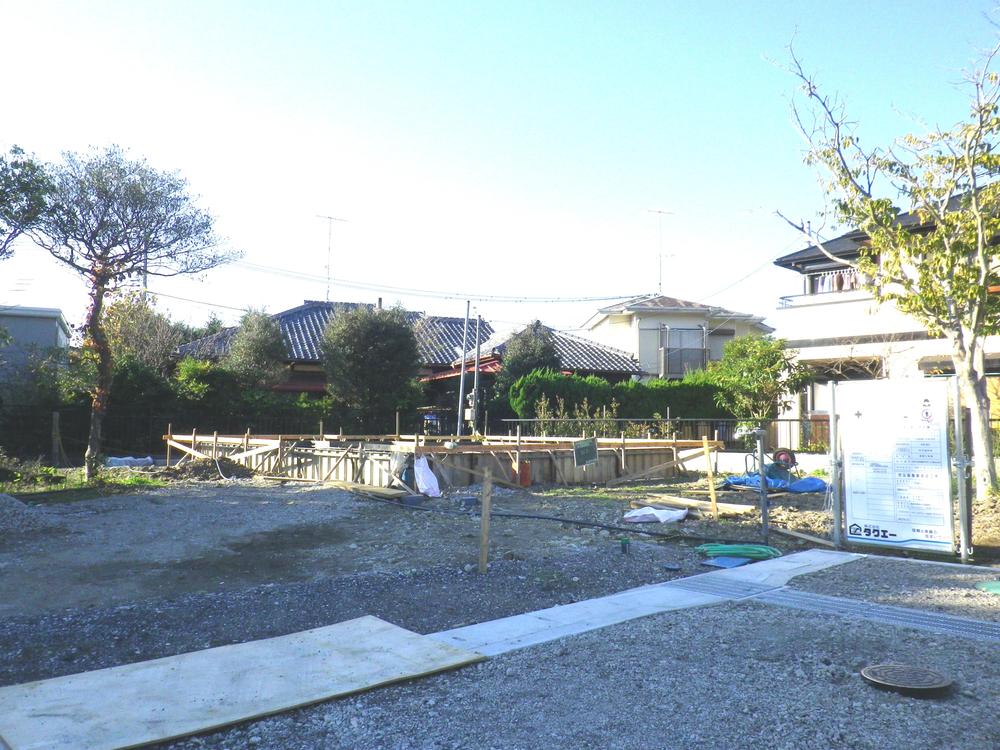 Local photos, including front road. Local (11 May 2013) Shooting