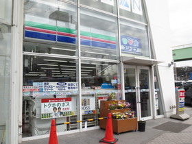 Convenience store. Three F JR Zushi Station store up (convenience store) 860m