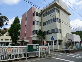 Junior high school. Zushi Municipal Hisaki junior high school (junior high school) up to 670m