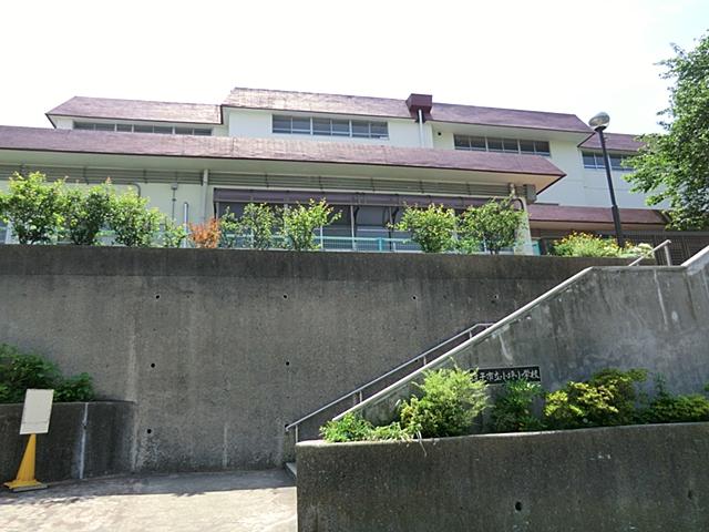 Primary school. Zushi Municipal kotsubo to elementary school 156m