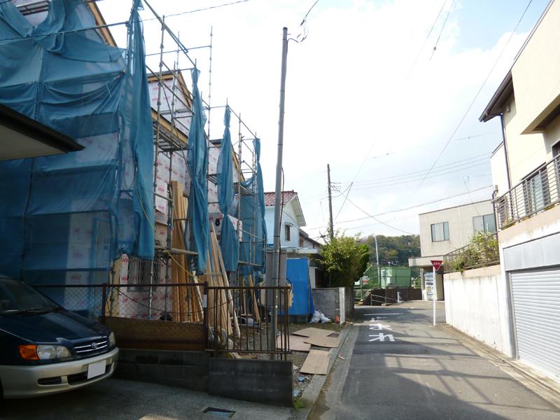 Local photos, including front road. Appearance (under construction)