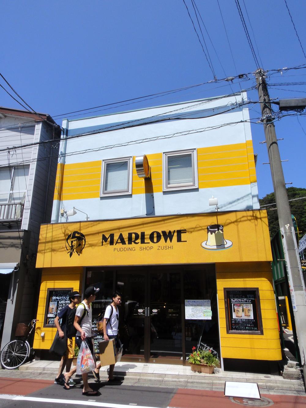 Streets around. Shops of the famous pudding in the 680m Shonan to Marlow.