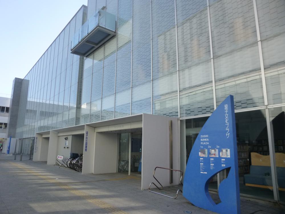 library. In addition to there is also an event hall of 899m library to Zushi Culture Plaza, Concerts are also held.