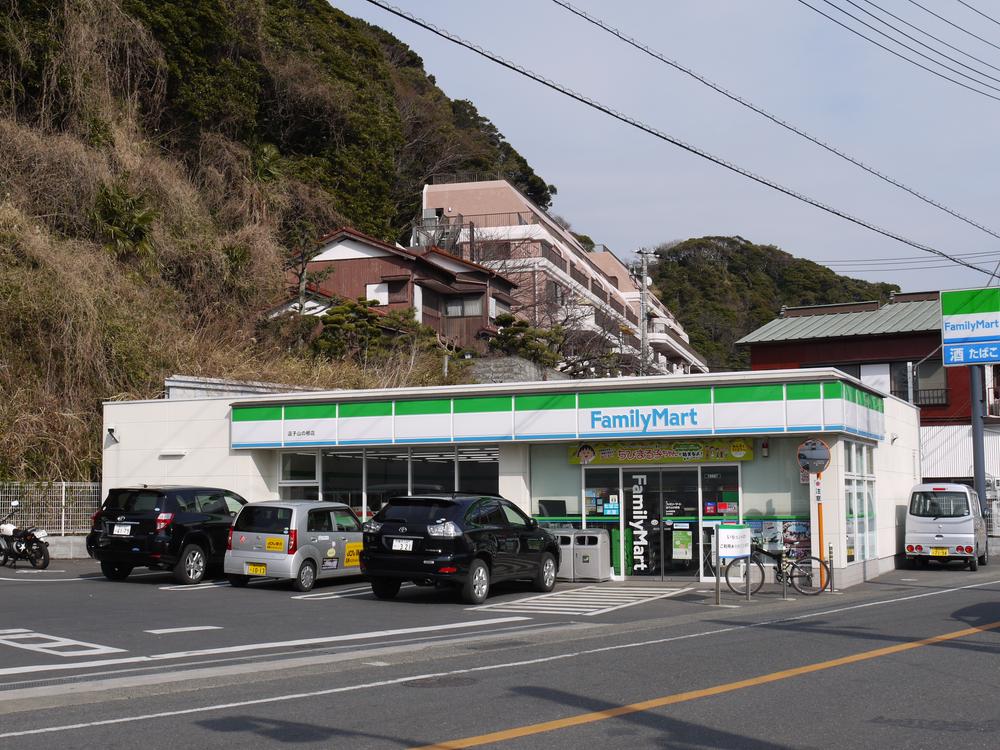 Convenience store. Family Ryi Mart up to 100m