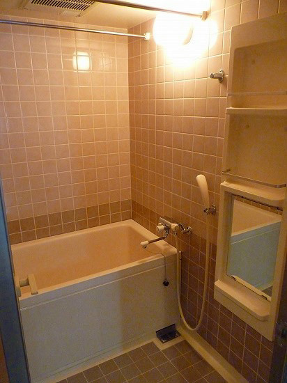 Bath. 203, Room image