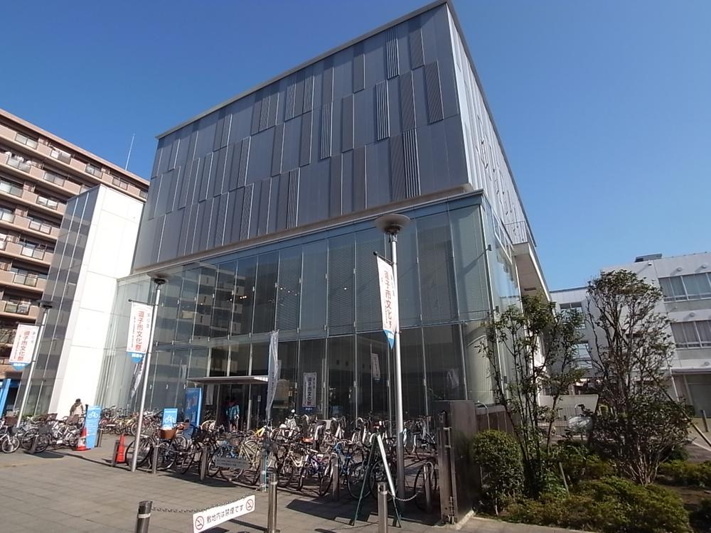 Government office. There are also facilities such as 300m library to Zushi Culture Plaza, This facility, which is used, such as in the event.