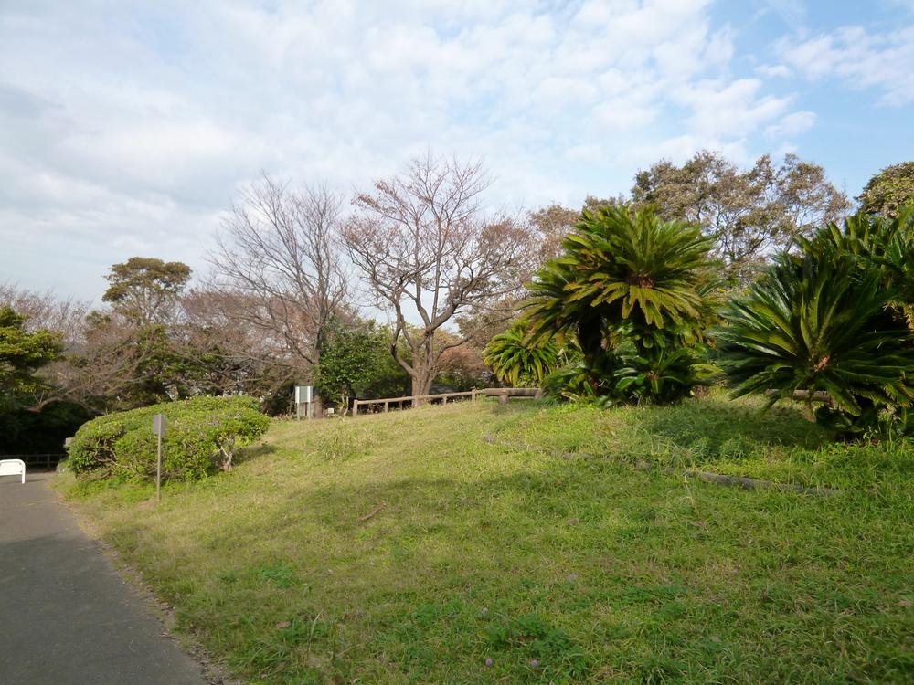 park. There is also a you where you can also stroll near 600m to Osaki Park.