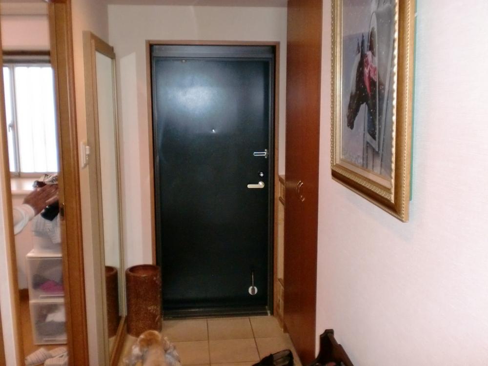 Entrance. Local (April 2013) Shooting