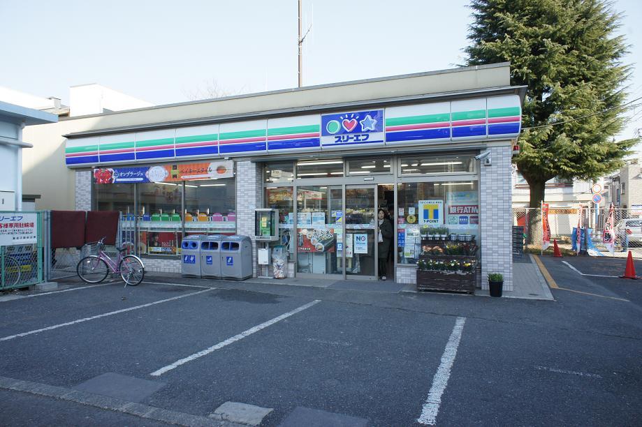 Convenience store. Until the Three F 1680m