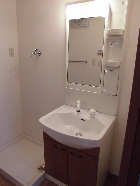 Washroom. Shampoo with Dresser ☆